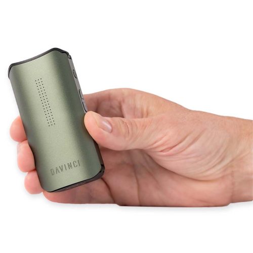 davinci iqc vaporizer emerald in hand view